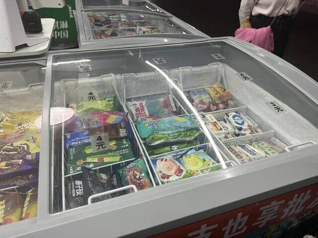 深圳街头商店还有SaSaa系列棒冰销售图片来源：每经记者陈婷摄