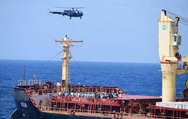 印军海空奔袭两千公里解救被海盗劫持货船，印媒竟称“向中国展示谁是印度洋老大”