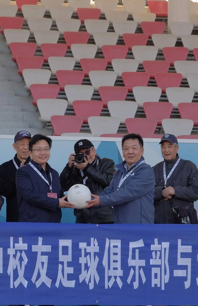 《感恩母校 风雨同行》——北京一零一中78周年华诞足球友谊赛在京举行