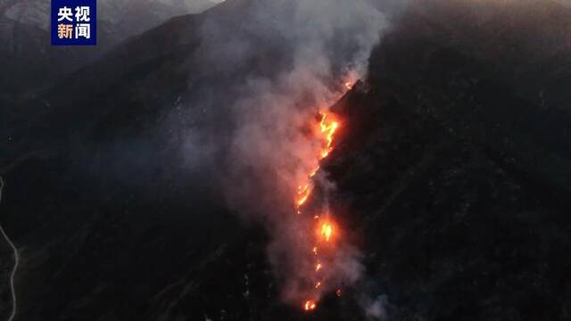 甘肃夏河山火明火已扑灭 现场已无烟点