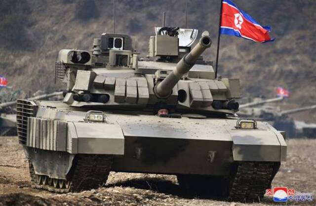 金正恩视察朝鲜人民军坦克部队
