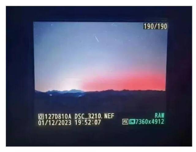 去年12月1日网友拍摄到的北京极光。图片来源于微博