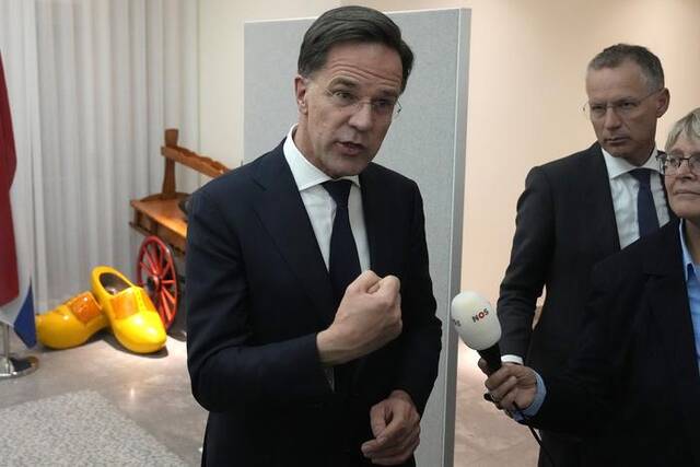 3月27日，吕特在荷兰驻华大使馆接受媒体采访图源：视觉中国