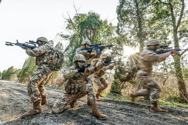 热血沸腾！武警部队春日火热练兵