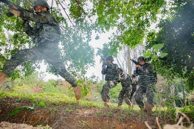 热血沸腾！武警部队春日火热练兵