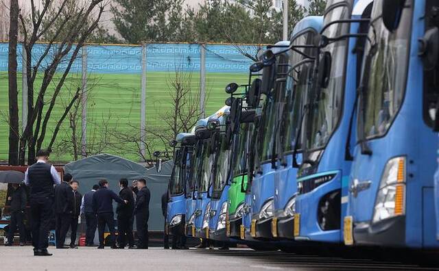 劳资谈判达成协议！罢工11小时，首尔公交车恢复运营