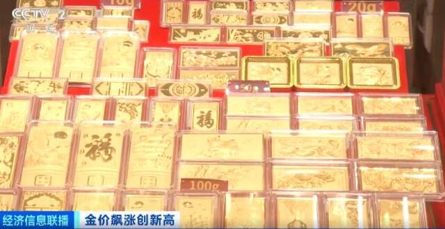 金价“狂飙”：首饰金价格逼近每克700元，还会再涨吗？