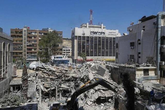 4月2日，叙利亚大马士革，伊朗驻叙利亚领馆附属建筑的废墟。（图片来源：央视新闻）