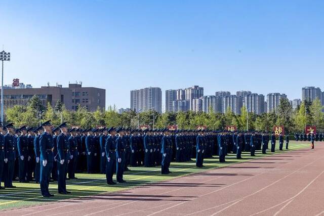 空军工程大学组织队列歌曲行进评比活动