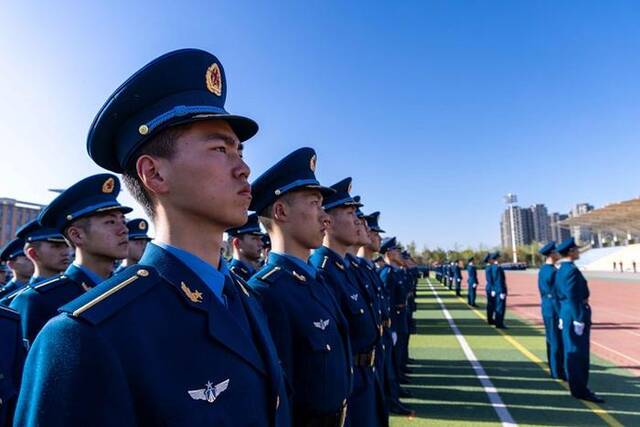 空军工程大学组织队列歌曲行进评比活动