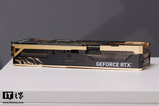 【IT之家开箱】iGame RTX 4070 Ti SUPER 雾山五行联名定制款显卡图赏：玄墨金焰，释放强大烿火之力