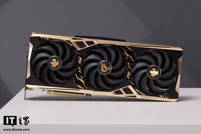 【IT之家开箱】iGame RTX 4070 Ti SUPER 雾山五行联名定制款显卡图赏：玄墨金焰，释放强大烿火之力