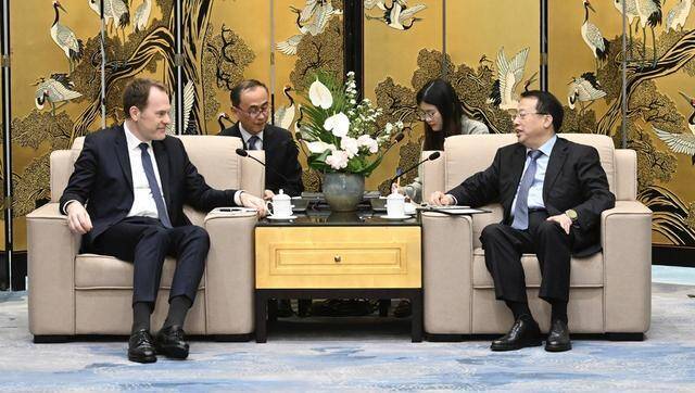 2023年4月14日，上海市市长龚正会见了德国杜塞尔多夫市市长史蒂芬·凯勒一行。