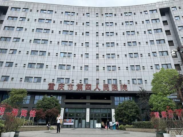 张女士目前仍在重庆市急救医疗中心救治。