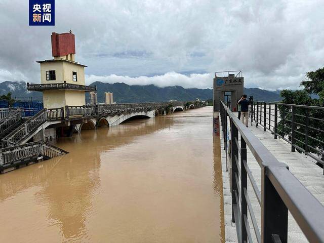 9个江河水位超警戒，广东清远英德全市转移近两万人