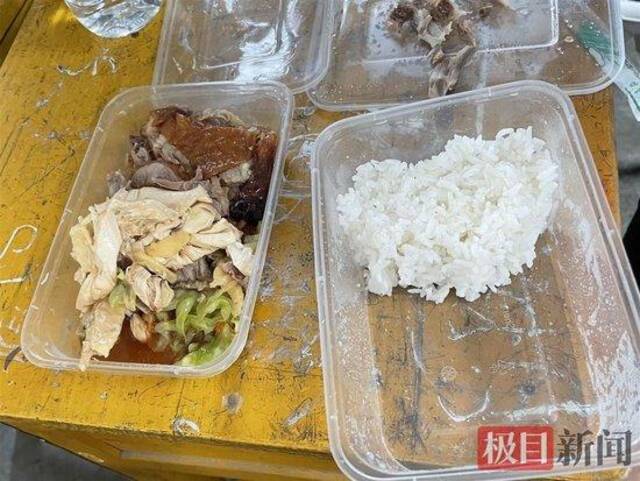 安置点伙食有烧鸭和白切鸡