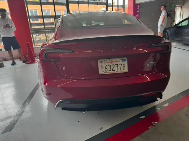 新款特斯拉 Model 3 高性能版更多实拍图曝光，或命名 Model 3 Ludicrous