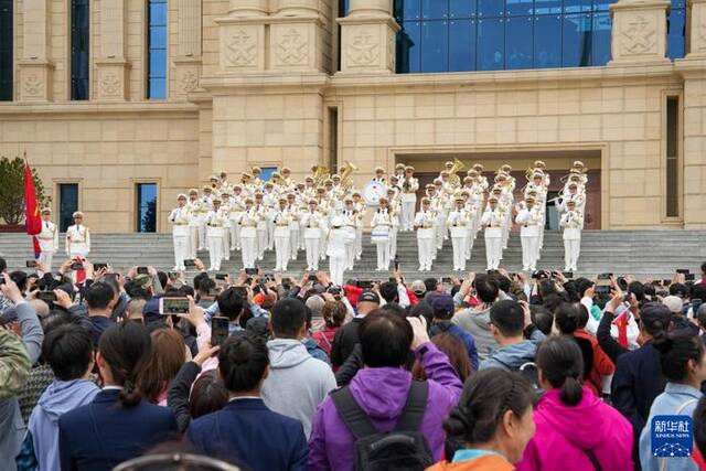 全国多地以多种形式庆祝人民海军成立75周年