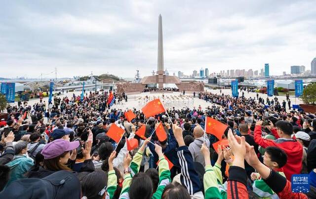 全国多地以多种形式庆祝人民海军成立75周年