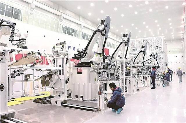 武汉国家航天产业基地卫星产业园内的智能生产线。图片来源：武汉国家航天产业基地微信公众号