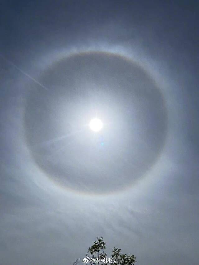 北京天空现超大日晕