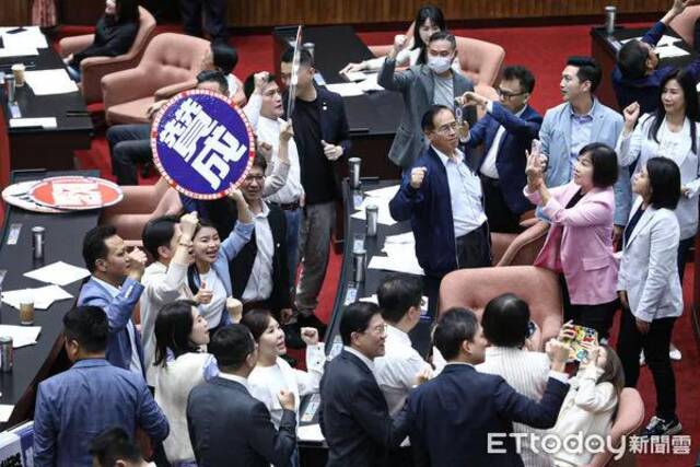 台媒称，民众党与国民党3日联手阻挡民进党有关“立委赴大陆须报备”提案图自台湾ETtoday新闻云