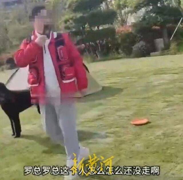 上海一景区有疑似领导辱骂保安？其女伴威胁：看你这饭碗能不能保住