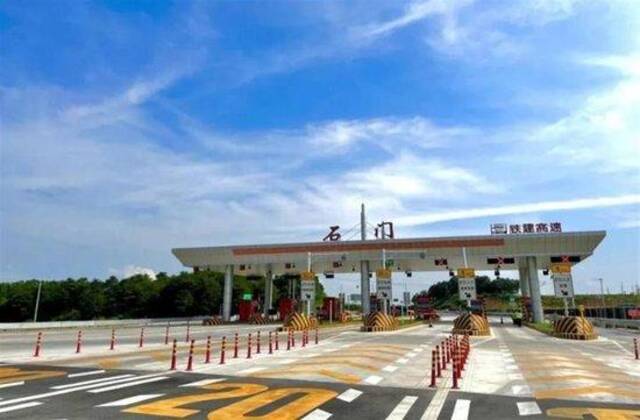 湖南省交通厅回应“安慈高速开通2年半就出现裂缝”：情况属实，正在处置