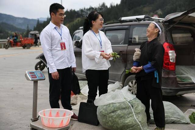 持续整治群众身边不正之风和腐败问题