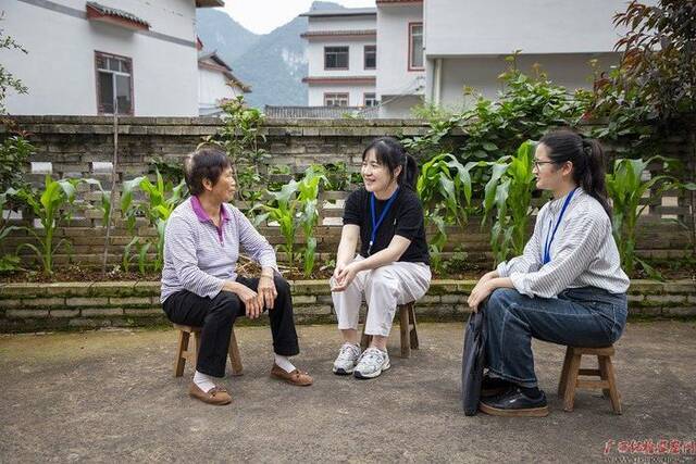 持续整治群众身边不正之风和腐败问题