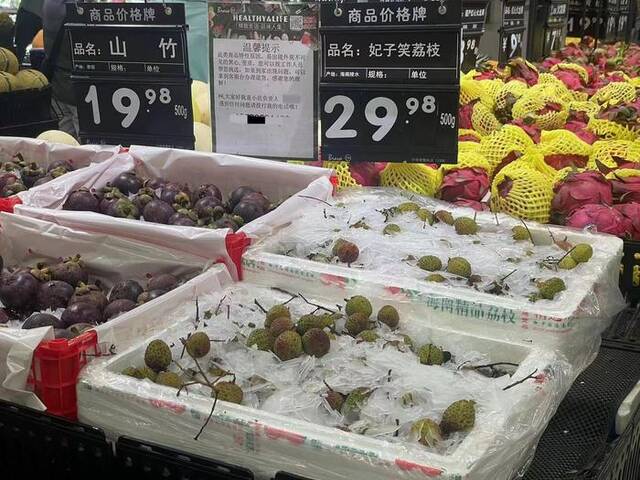 5月9日，北京丰台一超市荔枝摊位。新京报记者赵利新摄