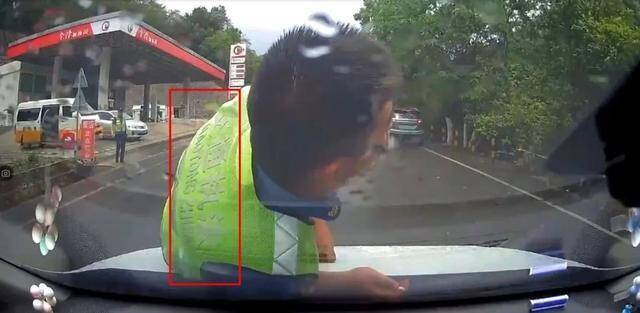 【8点见】云南通报交通执法人员碰瓷式执法