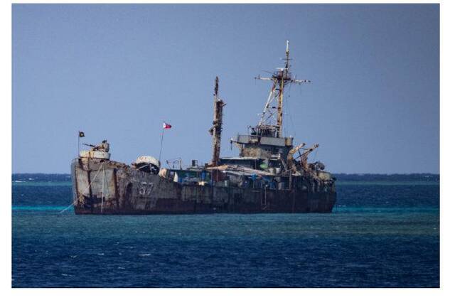 最新图像显示菲非法“坐滩”船只锈蚀极为严重 专家：或对海洋生物造成不可逆伤害