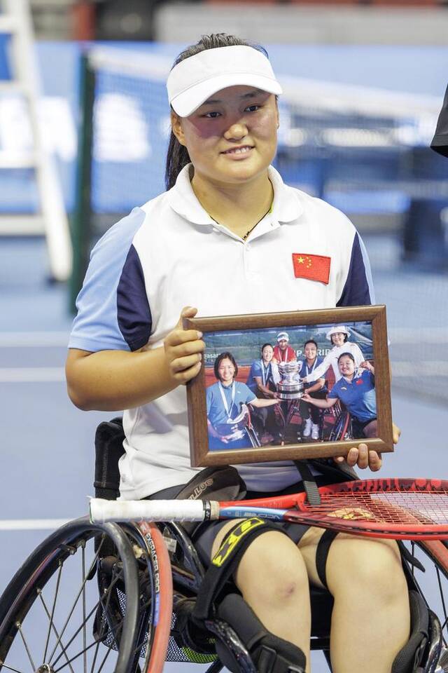 李晓辉爆冷击败世界第一格鲁特，帮助中国女子轮椅网球队再夺团体世界杯冠军。新京报记者王子诚摄