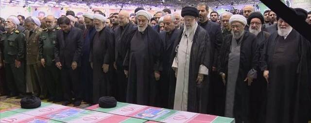 外媒：伊朗总统莱希遗体告别仪式在德黑兰大学举行，哈梅内伊主持祈祷
