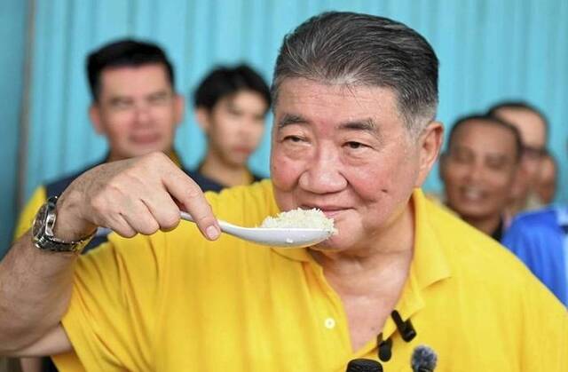 泰国副总理卖力推销10年陈米，曾亲自食用以证其质量过关