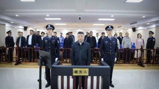 搞政治投机，受贿超两亿元，曾经的“三峡少帅”被判无期徒刑