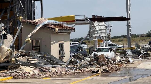 美国多地遭遇极端天气 已造成24人死亡