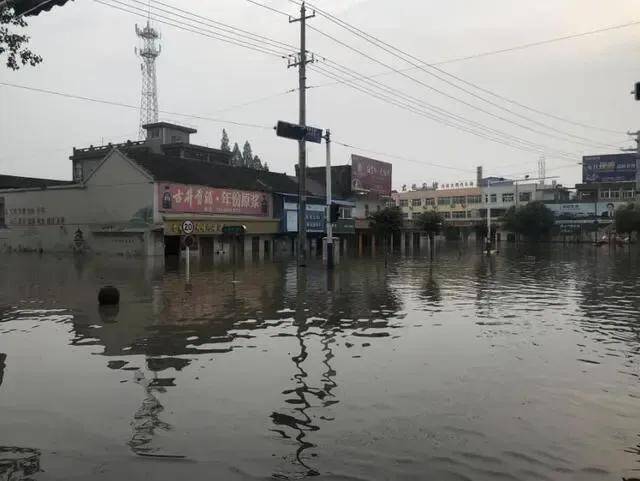 被洪水没过的古河镇图片来源：华夏时报