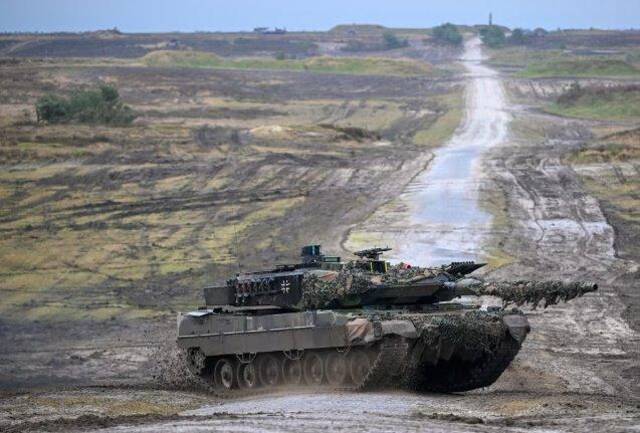 △德国“豹”式坦克（资料图），德国政府曾多次表示将向乌克兰提供该型坦克。
