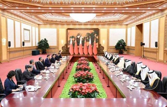 5月31日下午，国家主席习近平在北京人民大会堂同来华国事访问并出席中阿合作论坛第十届部长级会议开幕式的巴林国王哈马德举行会谈。新华社记者张领摄