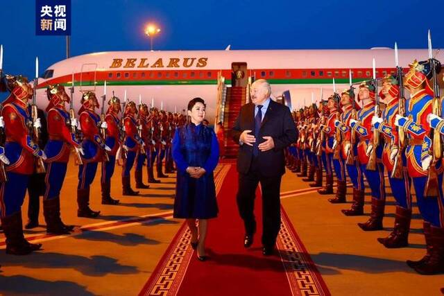 卢卡申科抵达乌兰巴托 系白俄罗斯总统首访蒙古国