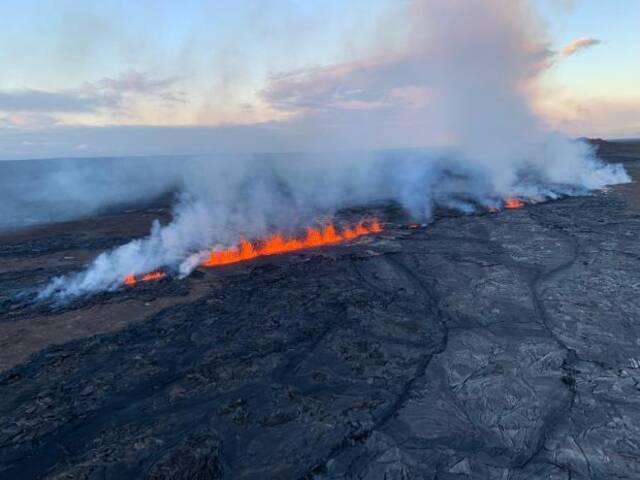 美国夏威夷基拉韦厄火山喷发