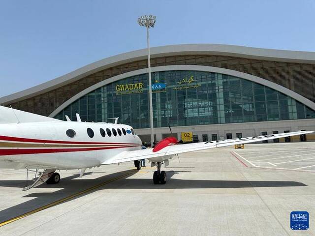 中国援巴基斯坦瓜达尔新国际机场开展校飞试验