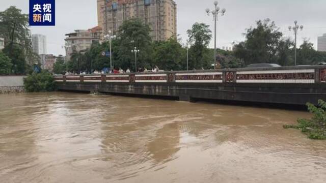 广西多条河流出现超警洪水 多处渡口停渡货船停航