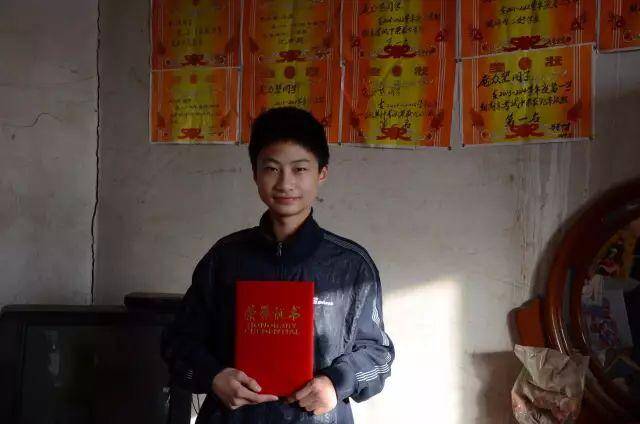2014年，庞众望入围河北省第三届青少年自强之星时老师给拍摄的照片
