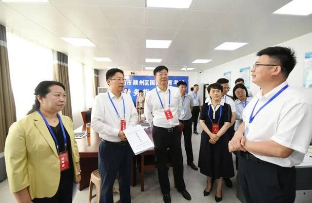 6月7日上午，阜阳市委书记刘玉杰，市委副书记、市长胡明文率队巡视阜城部分高考考点。