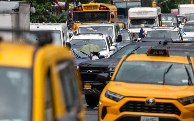 抗议州长取消征收拥堵费，纽约公交要“硬刚”