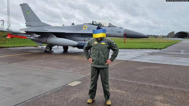 至今不见交付，只能P图的乌克兰空军，让人难免有些觉得可怜……（社交媒体）