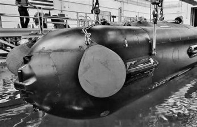 超大型无人潜航器：海战“水下黑马”